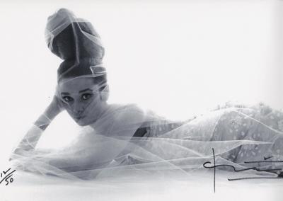 Bert STERN - Audrey Hepburn Laying Down, 2007, Photographie signée 2