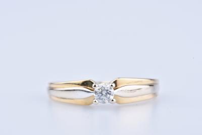 Bague en or jaune 18 ct 1 diamant env. 0,10 ct 2