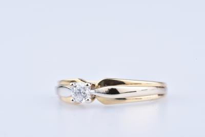 Bague en or jaune 18 ct 1 diamant env. 0,10 ct 2