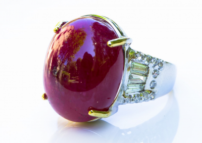 Bague en or, rubis de Birmanie  de 25 carats et diamants 2