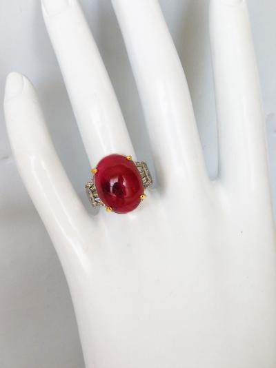 Bague en or, rubis de Birmanie  de 25 carats et diamants 2