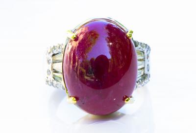 Bague en or, rubis de Birmanie  de 25 carats et diamants 2