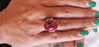 Bague en or, rubis de Birmanie  de 25 carats et diamants 2