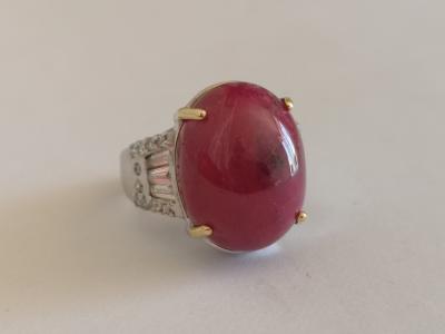 Bague en or, rubis de Birmanie  de 25 carats et diamants 2