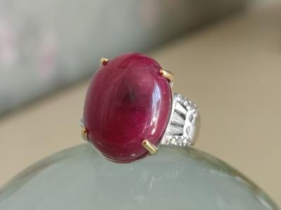 Bague en or, rubis de Birmanie  de 25 carats et diamants 2