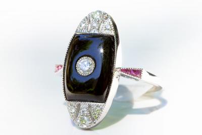 Bague en or de style art déco  onyx et diamants 2