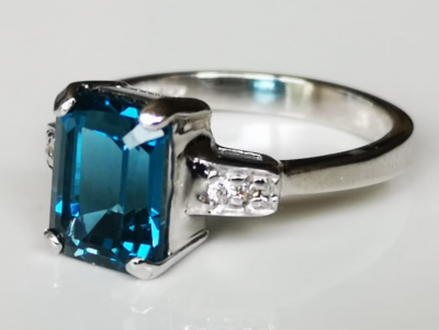 Bague en or gris topaze blue London  de 2.9 cts et diamants - certificat 2