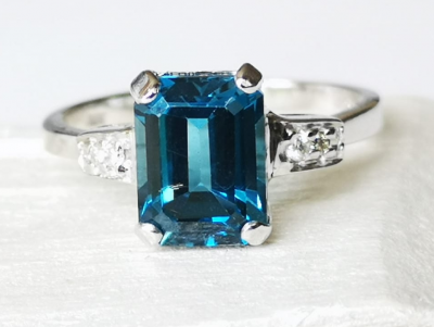 Bague en or gris topaze blue London  de 2.9 cts et diamants - certificat 2