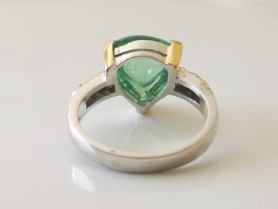 Bague en or gris  et or jaune  tourmaline verte de 3,63  cts et diamants 2