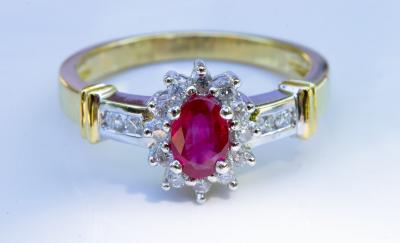 Bague or jaune rubis et diamants 2