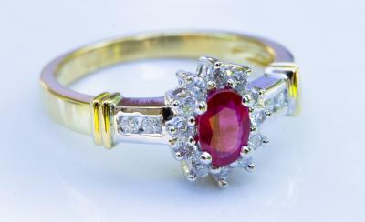 Bague or jaune rubis et diamants 2