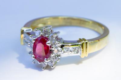 Bague or jaune rubis et diamants 2