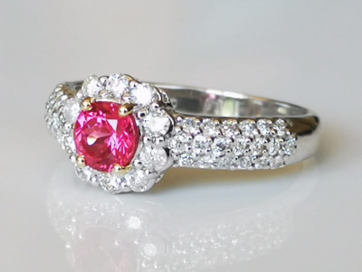 Bague en or gris  de forme jonc spinelle rose naturel garanti  et diamants 2