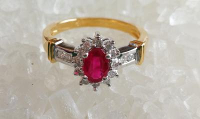 Bague or jaune rubis et diamants 2