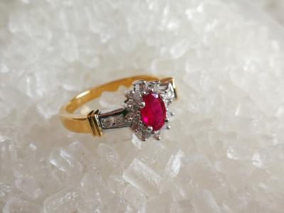 Bague or jaune rubis et diamants 2