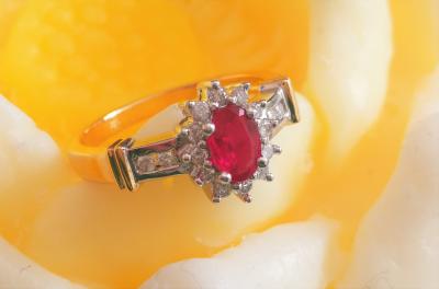 Bague or jaune rubis et diamants 2