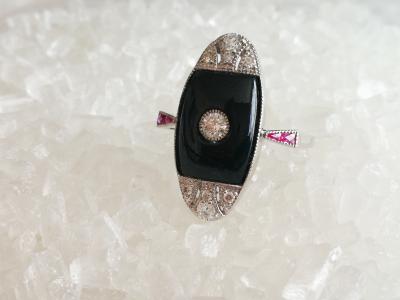 Bague en or de style art déco  onyx et diamants 2