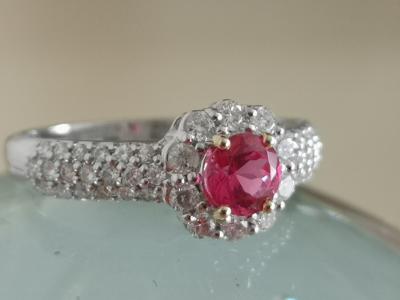 Bague en or gris  de forme jonc spinelle rose naturel garanti  et diamants 2