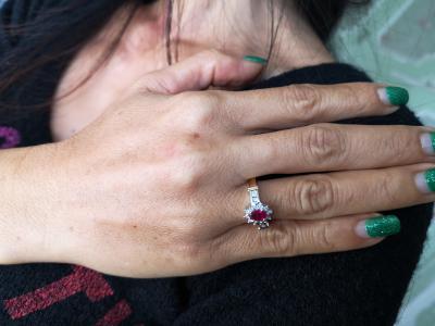 Bague or jaune rubis et diamants 2