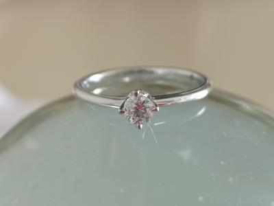 Bague solitaire en or gris sertie d ’un diamant de 0,2 Carat 2