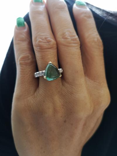 Bague en or gris  et or jaune  tourmaline verte de 3,63  cts et diamants 2