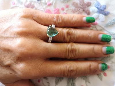 Bague en or gris  et or jaune  tourmaline verte de 3,63  cts et diamants 2