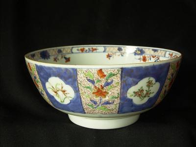 Large bol à punch en porcelaine Imari 2