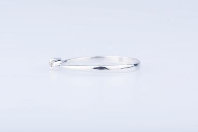 Bague solitaire en or blanc sertie d’un diamant 2