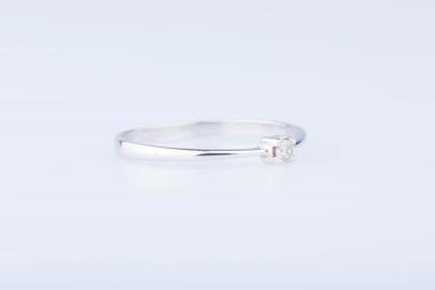 Bague solitaire en or blanc sertie d’un diamant 2