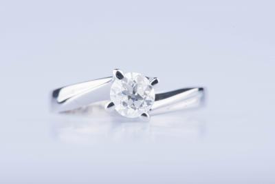 Bague solitaire en or blanc 18 ct 1 diamant env. 0,53 ct 2