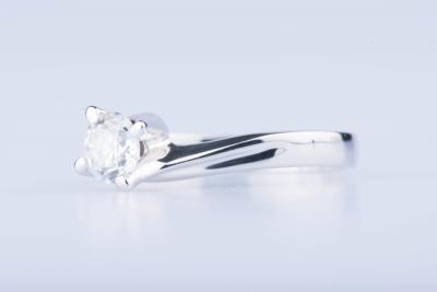 Bague solitaire en or blanc 18 ct 1 diamant env. 0,53 ct 2