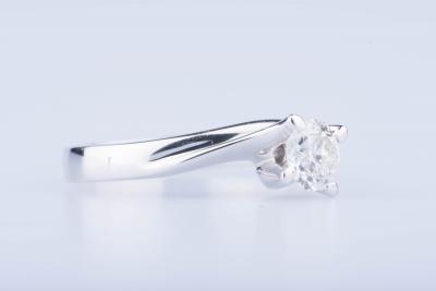 Bague solitaire en or blanc 18 ct 1 diamant env. 0,53 ct 2