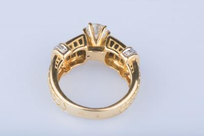 Bague en or jaune 18 ct 12 diamants env. 0.12 ct au total 12 saphirs baguettes 1 diamant env. 0,40 ct 2