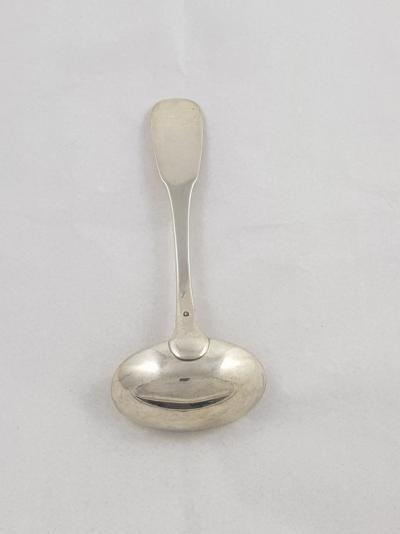 Cuillère à sauce en argent massif 2