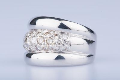 18 ct white gold ring 1 diamond approx. 0.15 ct 2 diamonds 2