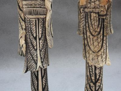 Chine, XXe, Couple chinois en os sculpté 2