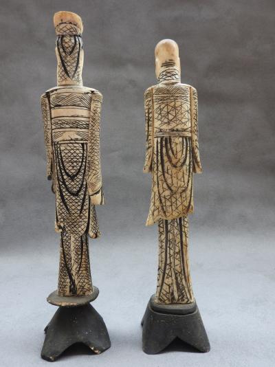 Chine, XXe, Couple chinois en os sculpté 2