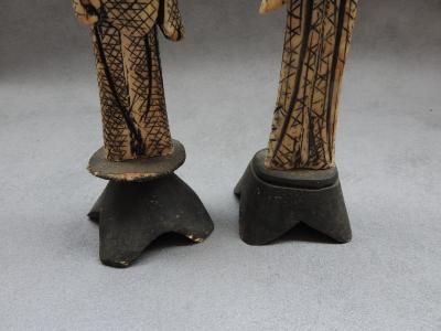 Chine, XXe, Couple chinois en os sculpté 2