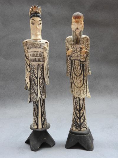 Chine, XXe, Couple chinois en os sculpté 2