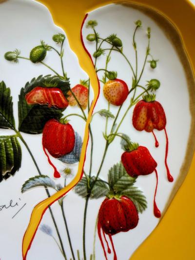 Salvador DALI (d’après) - Coeur de fraises - Plat en Porcelaine original signé et numéroté 2