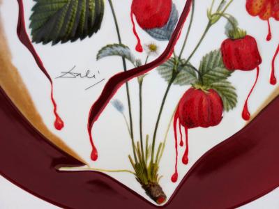 Salvador DALI  - Coeur de fraises - Plat en Porcelaine original signé et numéroté 2