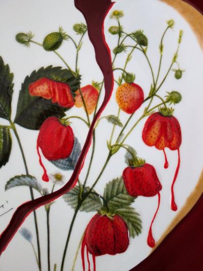 Salvador DALI  (d’après) - Coeur de fraises - Plat en Porcelaine original signé et numéroté 2