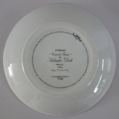 Salvador DALI  (d’après) - Coeur de fraises - Plat en Porcelaine original signé et numéroté 2