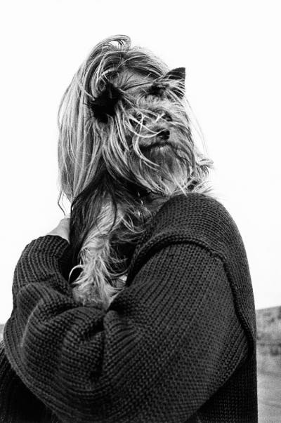 Elliott Erwitt - Femme blonde et chien - Photographie signée manuscritement au dos 2