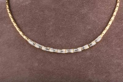 Collier en or jaune 18 ct entouré de diamants 2