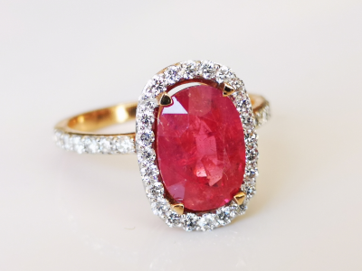 Bague en or rose 18 carats  rubis non chauffé de 3.29 cts  épaulé de diamants - certificats 2