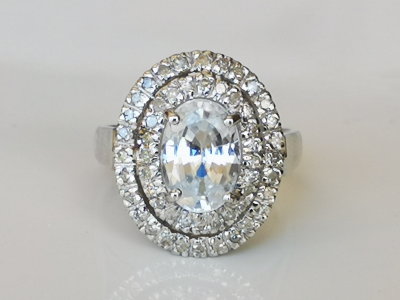 Bague ovale en or gris 18 carats ornée d’un zircon naturel  de 2.8 cts  et diamants - certificat 2