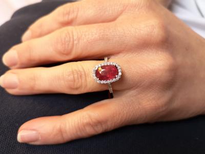 Bague en or rose 18 carats  rubis non chauffé de 3.29 cts  épaulé de diamants - certificats 2