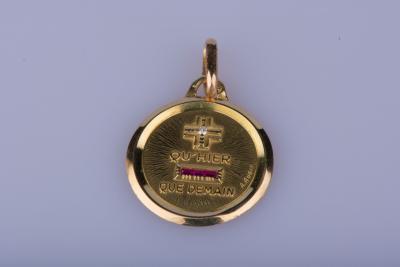 Médaille Augis en or jaune 18 ct 1 diamant env. 0.01 ct 3 rubis env. 0.03 ct au total 2