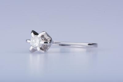 Bague solitaire 6 griffes en or blanc 18 ct 1 diamant env. 0.25 ct 2